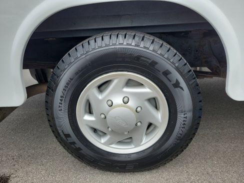 Certified 2018 Ford E-350 and Econoline 350 Super Duty w/ Power Windows & Locks Group image 5