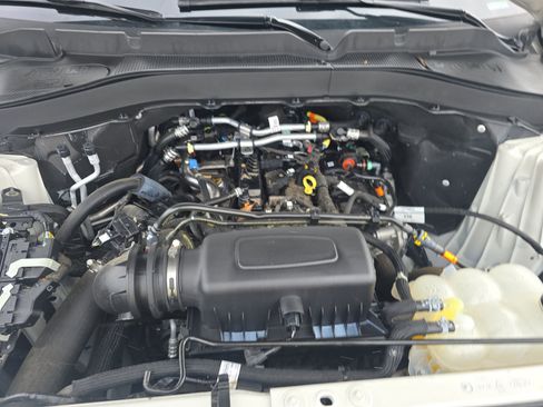 Used 2023 Ford Explorer XLT w/ Equipment Group 202A image 8