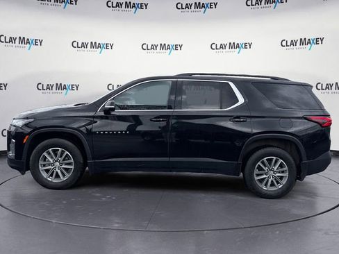 Used 2023 Chevrolet Traverse LT image 2