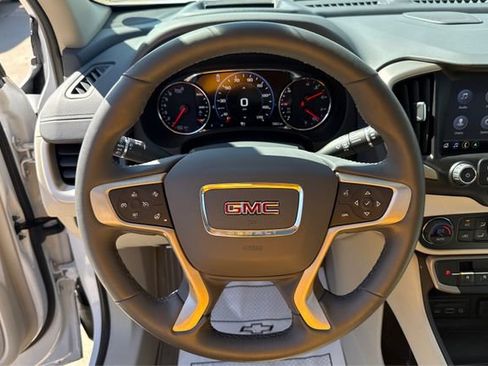 Used 2024 GMC Terrain Denali w/ Denali Premium Package AWD/4WD image 16