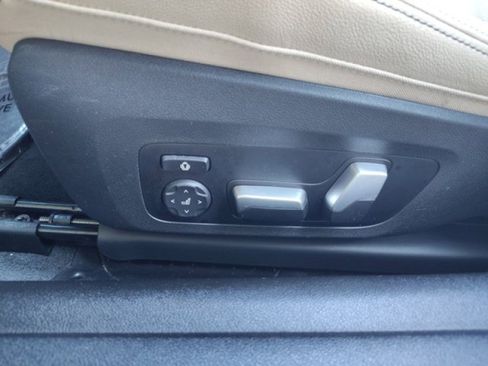 Used 2024 BMW M440i Convertible w/ Premium Package image 12