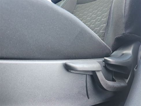 Used 2024 Nissan Kicks SV image 33