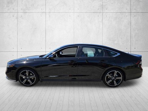 Used 2025 Honda Accord Sport image 4