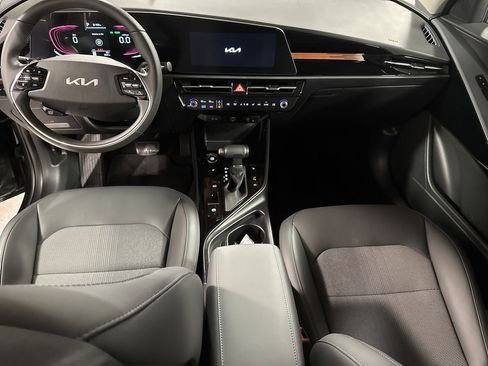 Certified 2025 Kia Niro EX image 15