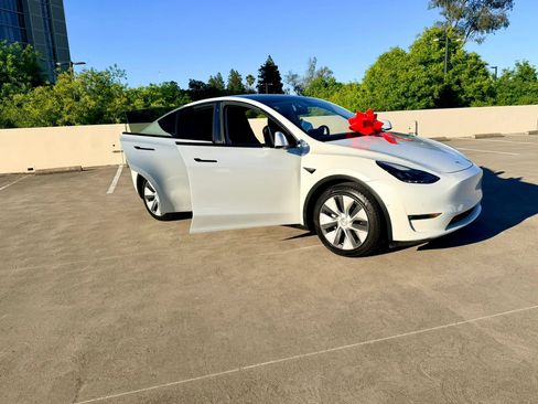 Used 2022 Tesla Model Y Long Range AWD/4WD image 52