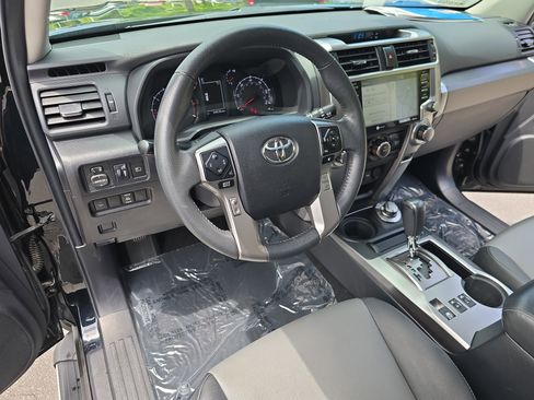 Used 2021 Toyota 4Runner SR5 Premium w/ Moonroof Package AWD/4WD image 17