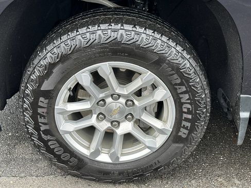 Used 2023 Chevrolet Silverado 1500 LT AWD/4WD image 9