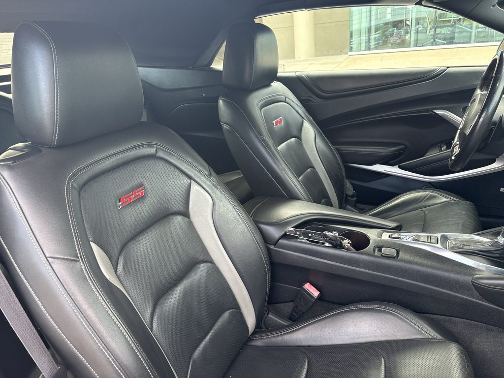Used 2016 Chevrolet Camaro SS RWD image 13