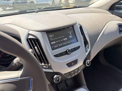 Used 2018 Chevrolet Cruze LS image 22