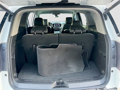 Used 2023 GMC Acadia SLT image 29