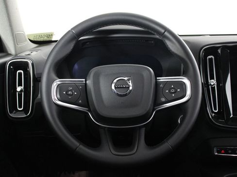 Certified 2025 Volvo XC40 B5 Plus image 8