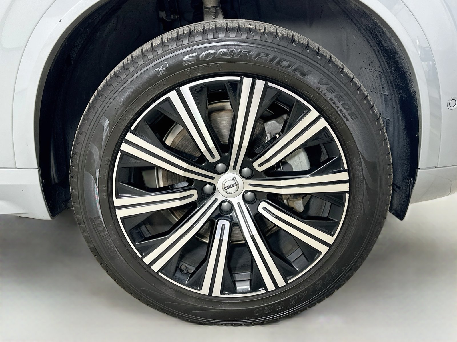 Certified 2025 Volvo XC90 B6 Plus AWD/4WD image 10