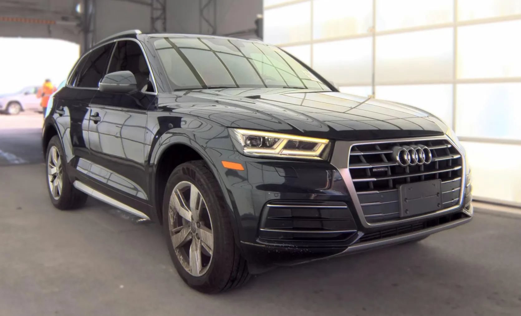 Used 2018 Audi Q5 2.0T Premium Plus w/ Premium Plus Package AWD/4WD image 3