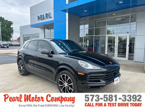 Used 2023 Porsche Cayenne Platinum Edition AWD/4WD image 1