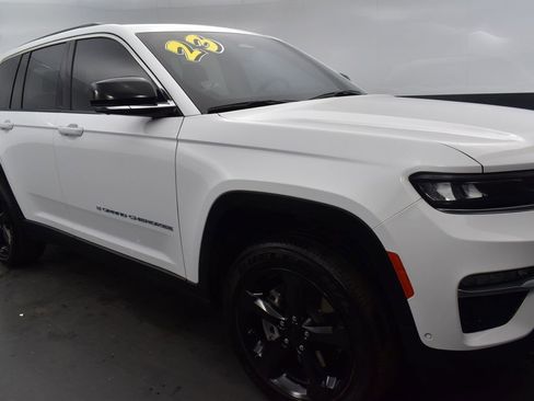 Used 2023 Jeep Grand Cherokee 4WD 4xe w/ Luxury Tech Group II image 40