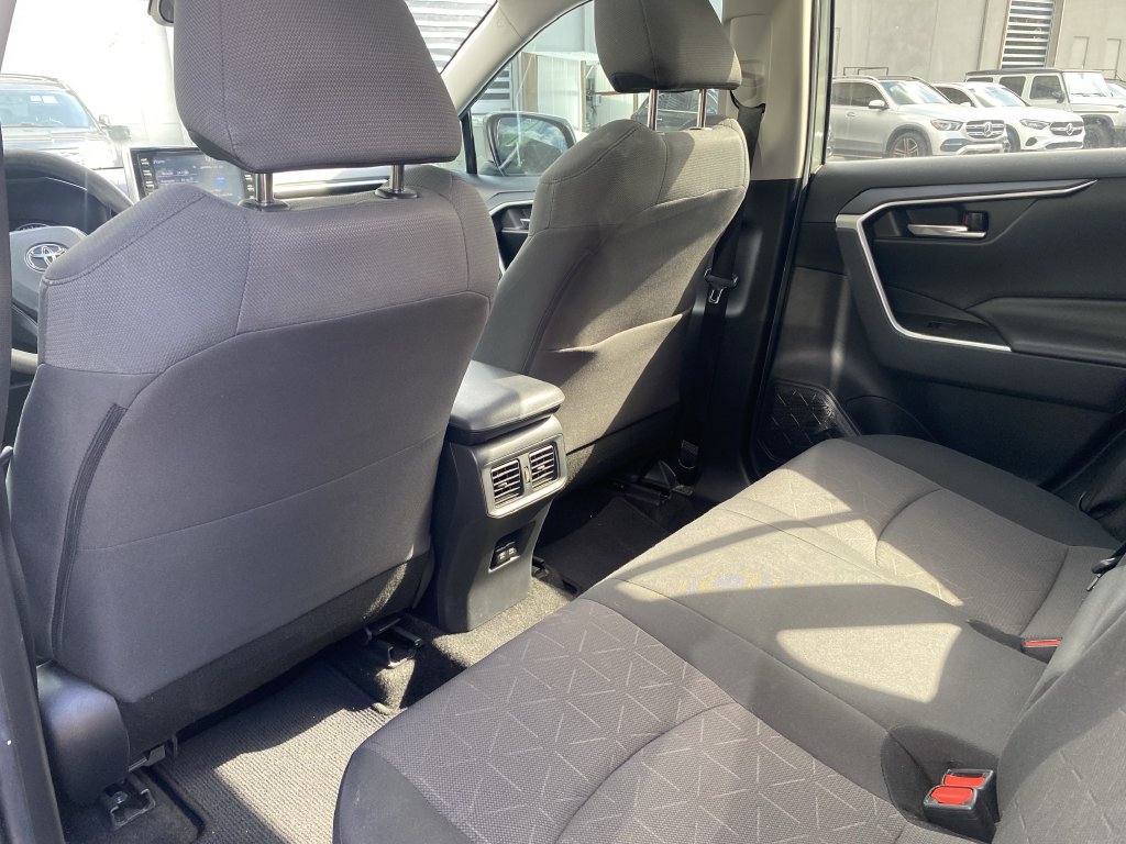 Used 2019 Toyota RAV4 XLE w/ Convenience Package FWD image 5