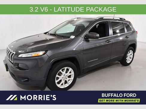 Used 2017 Jeep Cherokee Latitude AWD/4WD image 1