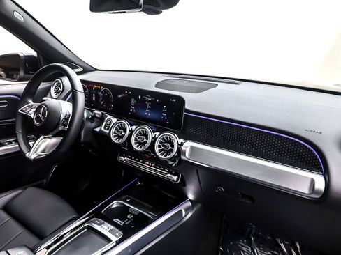 Certified 2024 Mercedes-Benz GLB 250 4MATIC image 18