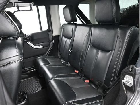 Used 2017 Jeep Wrangler Unlimited Rubicon AWD/4WD image 24