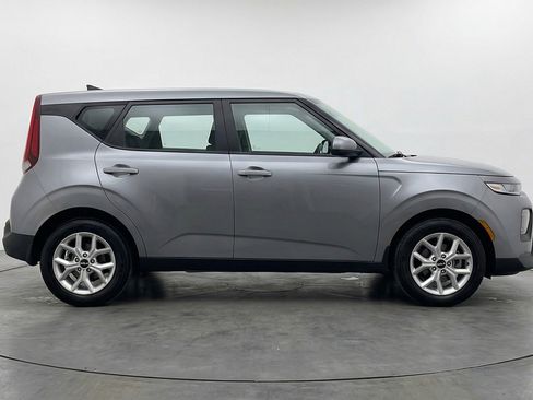 Used 2025 Kia Soul LX w/ LX Technology Package image 11