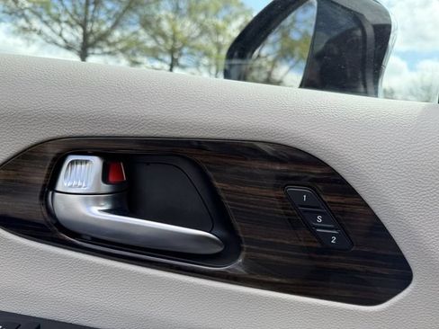 Used 2023 Chrysler Pacifica Limited FWD image 10