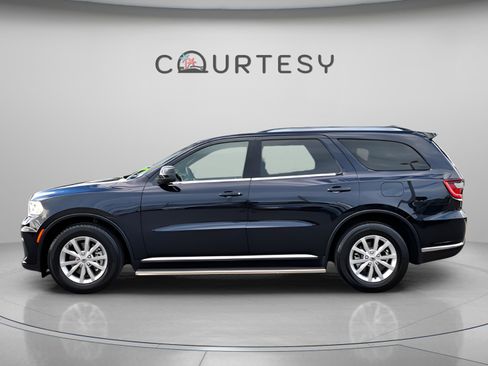 Used 2024 Dodge Durango SXT w/ 3rd Row Seating Group image 2