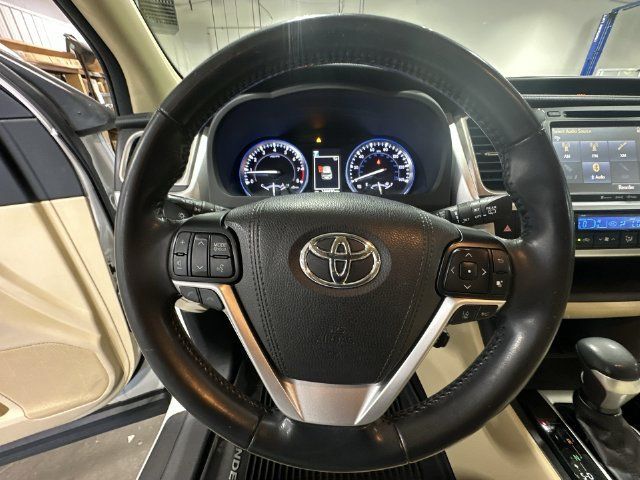 Used 2017 Toyota Highlander XLE FWD image 15