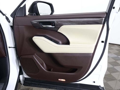 Used 2022 Toyota Highlander Limited image 28