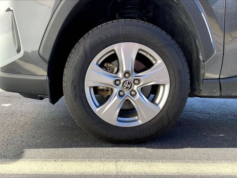 Used 2022 Toyota RAV4 LE image 9