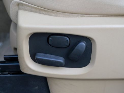 Used 2016 Land Rover LR4 HSE LUX image 25