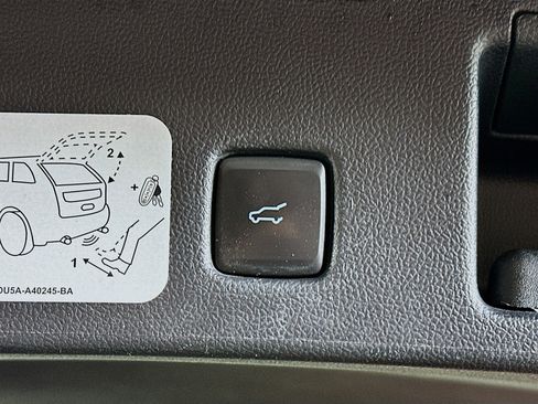 Used 2020 Ford Escape Titanium image 30