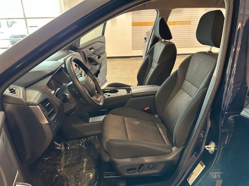Used 2025 Nissan Rogue SV FWD image 28