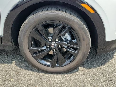 Used 2025 Buick Encore GX Sport Touring w/ Advanced Technology Package FWD image 5