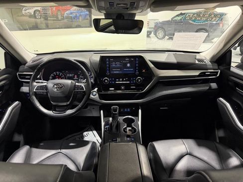 Used 2022 Toyota Highlander XLE image 26