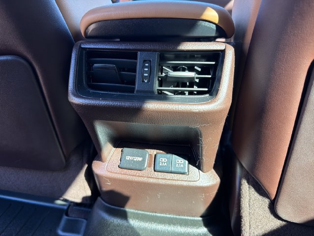Used 2021 Lexus ES 300h Ultra Luxury w/ Accessory Package 2 FWD image 28