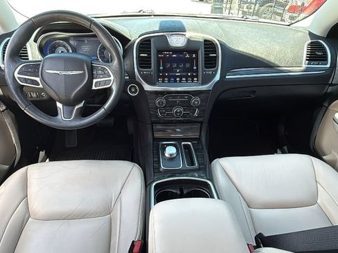 Used 2018 Chrysler 300 Touring L RWD image 28
