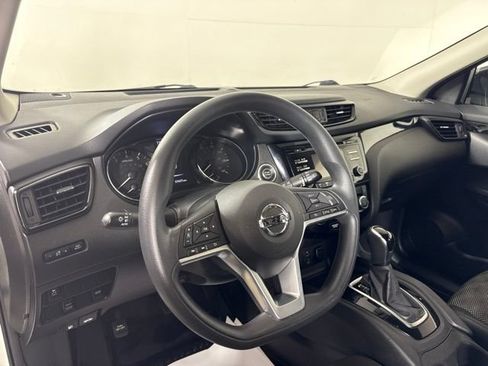 Used 2017 Nissan Rogue Sport SV AWD/4WD image 16