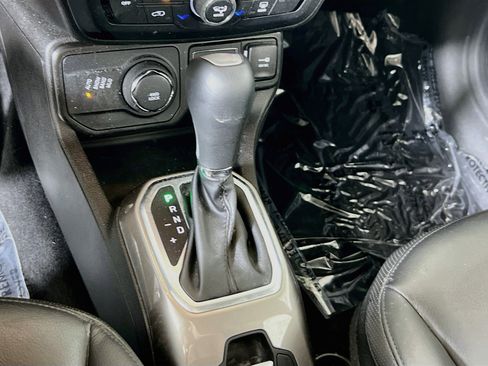 Used 2022 Jeep Renegade Limited AWD/4WD image 17