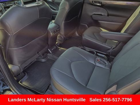 Used 2023 Toyota Highlander Platinum image 15