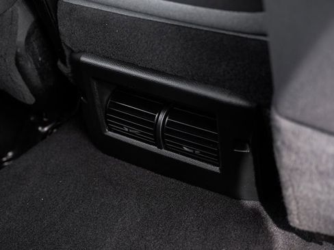 Used 2021 RAM 1500 Classic SLT image 33