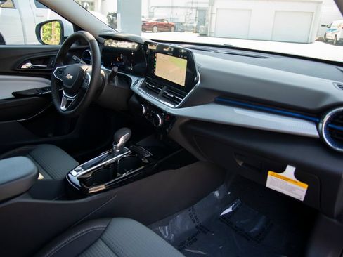 New 2026 Chevrolet Trax LT w/ Sunroof Package FWD image 16