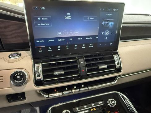 Used 2024 Lincoln Navigator Reserve AWD/4WD image 11