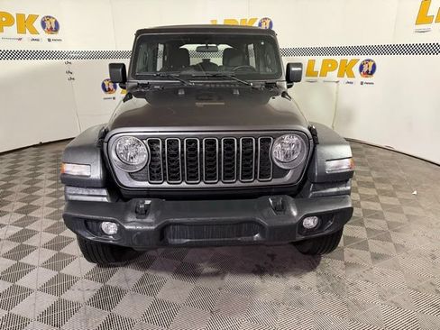 Used 2025 Jeep Wrangler Unlimited Sport AWD/4WD image 13
