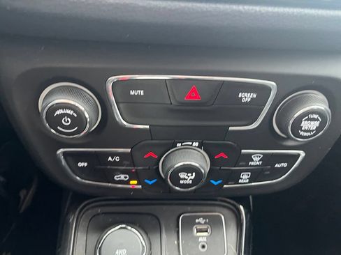 Used 2019 Jeep Compass Limited AWD/4WD image 16