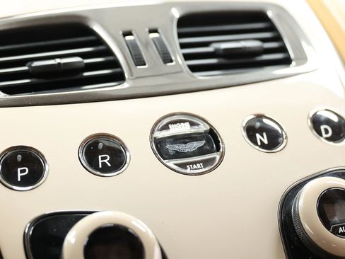 Used 2015 Aston Martin Vanquish Volante RWD image 35