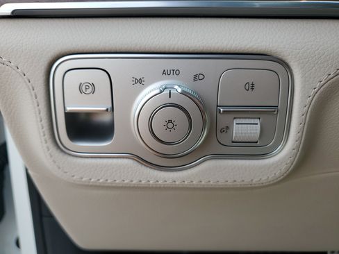 New 2026 Mercedes-Benz GLS 580 4MATIC image 38