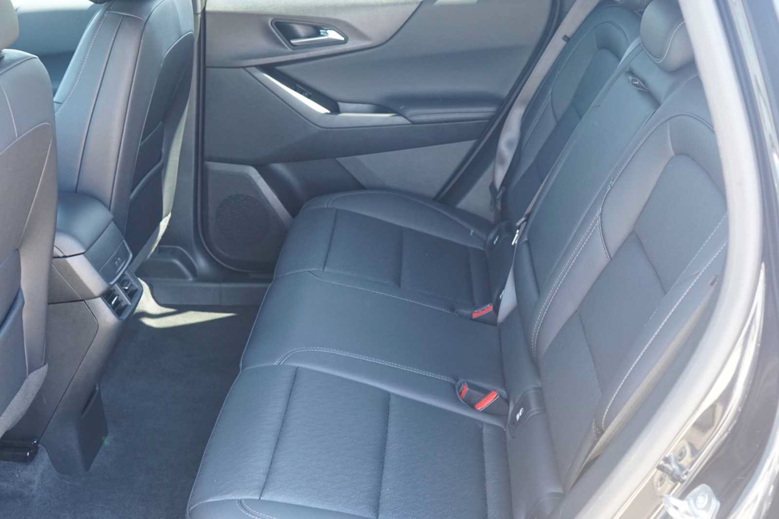 Used 2025 Chevrolet Equinox LT w/ Convenience Package II FWD image 19