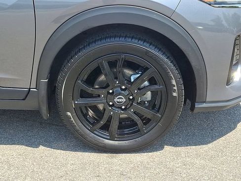 Used 2023 Nissan Kicks SR w/ SR Premium Package FWD image 9