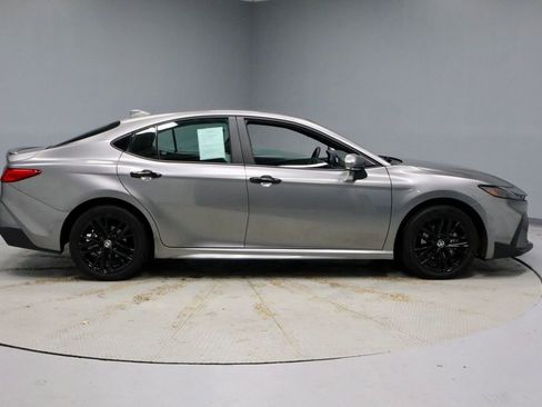 Used 2025 Toyota Camry SE AWD/4WD image 11