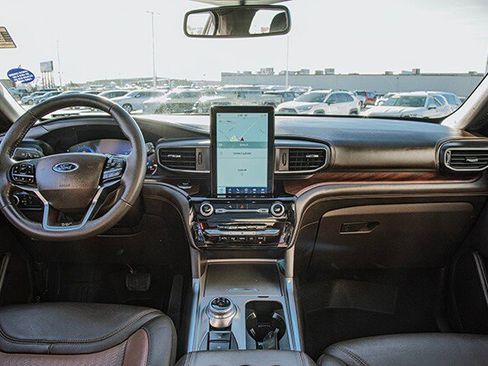 Used 2023 Ford Explorer King Ranch w/ Technology Package image 5